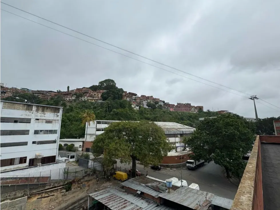 En Venta Edificio Industrial en Palo Verde. Sucre - Caracas - 8