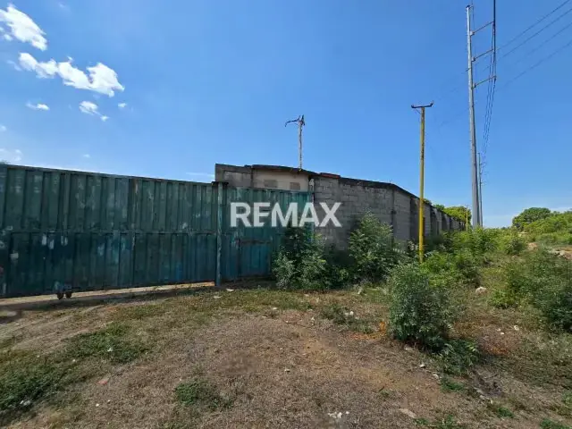 Galpón Industrial con terreno ubicado en la carretera N con Av 73 Ciudad Ojeda