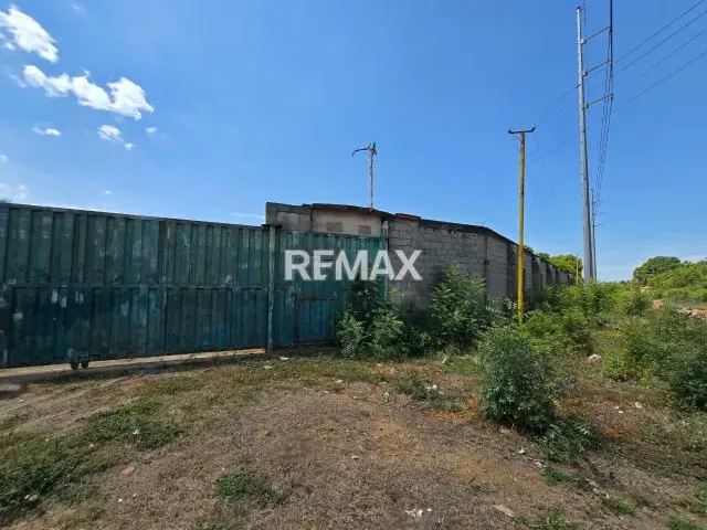 Galpón Industrial con terreno ubicado en la carretera N con Av 73 Ciudad Ojeda