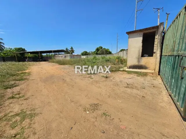 Galpón Industrial con terreno ubicado en la carretera N con Av 73 Ciudad Ojeda - 2