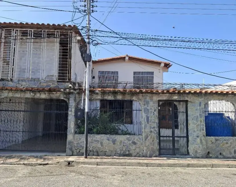 Venta Casa Multifamiliar de dos plantas. Urb. Valle Lindo. Turmero