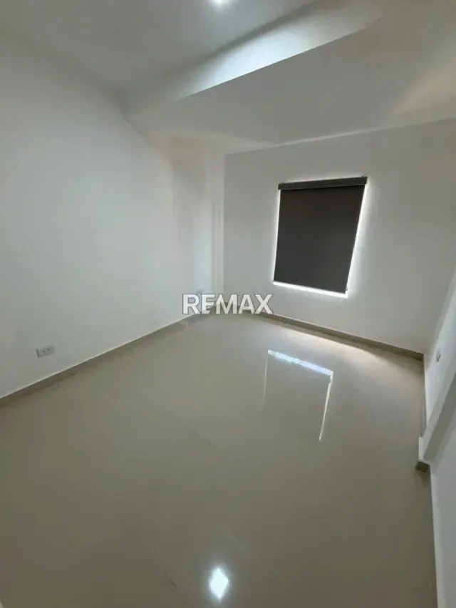 En Venta Townhouse en Colina de los Angeles - 12