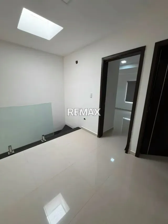 En Venta Townhouse en Colina de los Angeles - 20