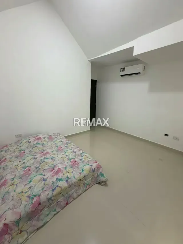 En Venta Townhouse en Colina de los Angeles - 3