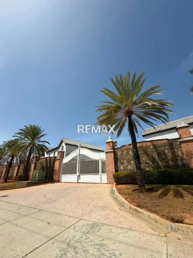 En Venta Townhouse en Colina de los Angeles - 8