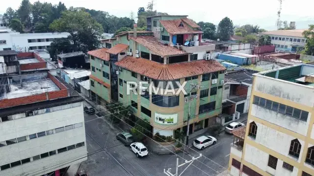 Oficina en alquiler con sala de espera y dos cubículos ubicado en Barrio San Carlos, Edificio Hotel Moncricket - 2
