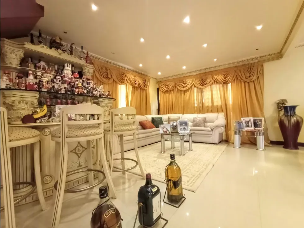 Casa en Venta La Trinidad. Urb. Sorocaima 8H/8B/3PE 463C 504T - 3