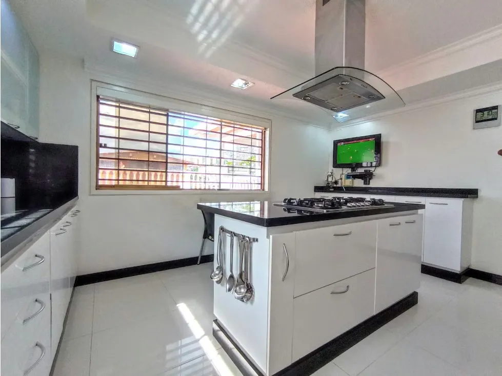 Casa en Venta La Trinidad. Urb. Sorocaima 8H/8B/3PE 463C 504T - 5