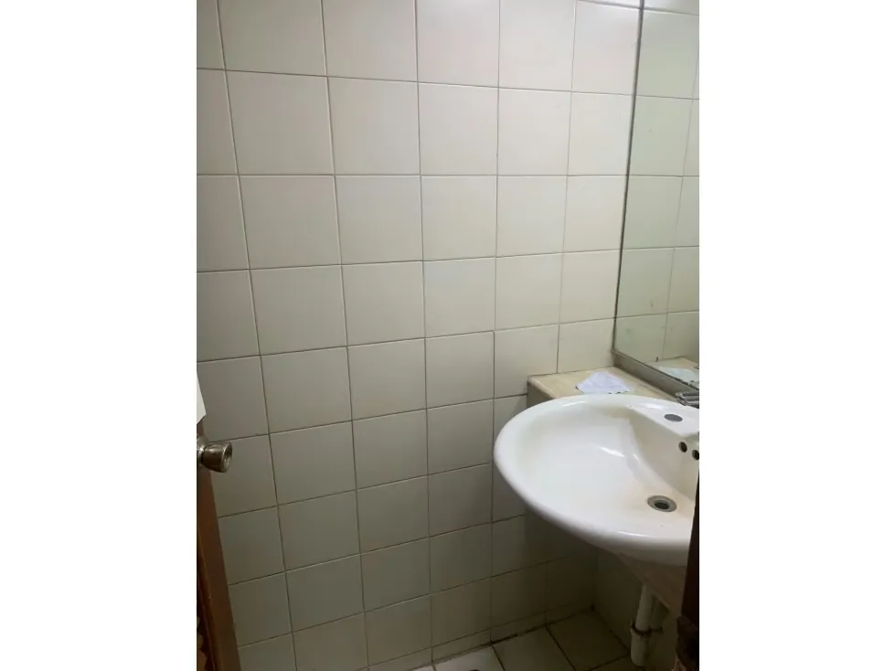 Se alquila local 56m2 C. C. San Ignacio La Castellana 5189 - 5