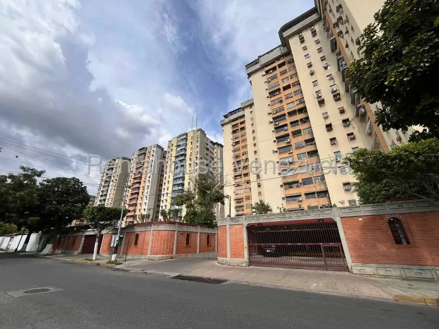 Apartamento (1 Nivel) en Alquiler en Urbanizacion El Centro, Aragua - 2