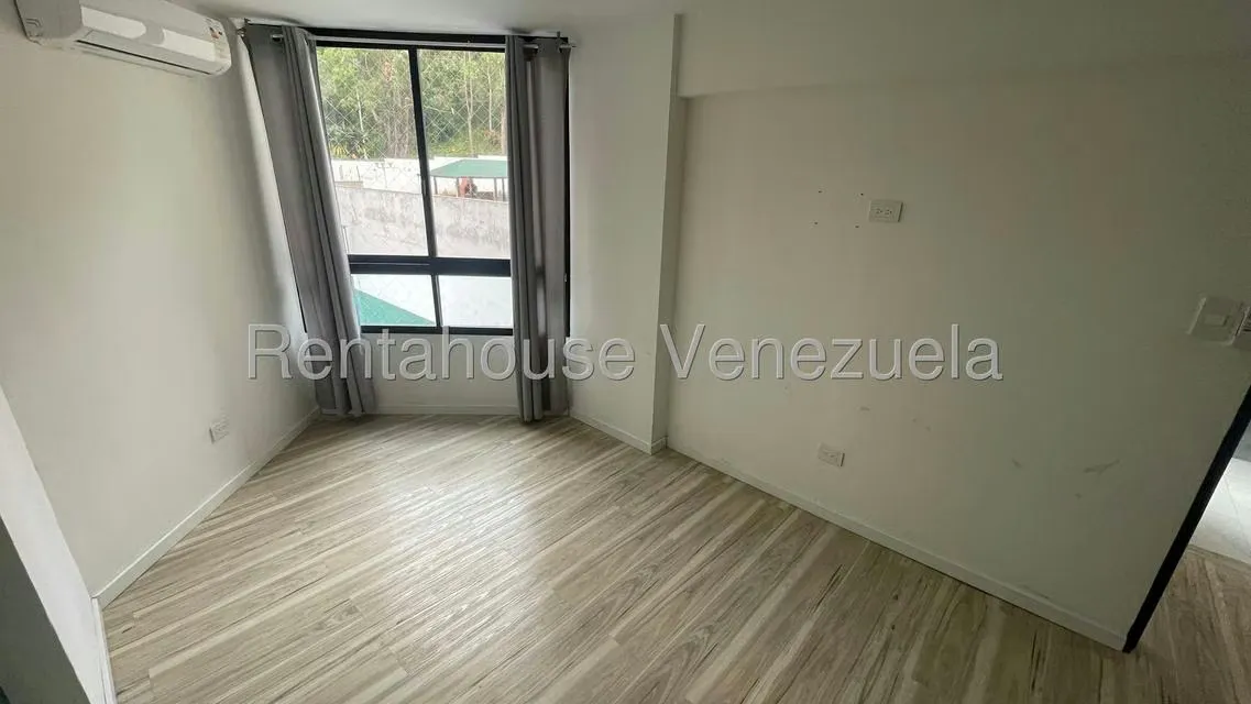 Apartamento (1 Nivel) en Alquiler en Los Naranjos del Cafetal, Distrito Metropolitano - 24