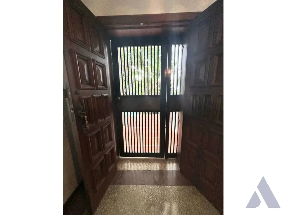 VENTA CASA EN SAN RAFAEL DE LA URB. LA FLORIDA. CARACAS - 2