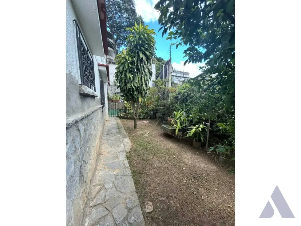 VENTA CASA EN SAN RAFAEL DE LA URB. LA FLORIDA. CARACAS - 15