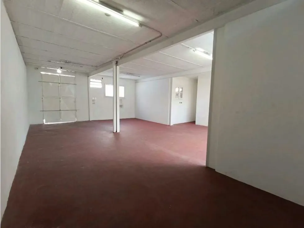 Casa en Alquiler en Bello Monte 270 mts2 - 17