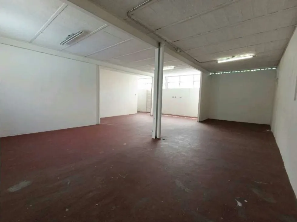 Casa en Alquiler en Bello Monte 270 mts2 - 18