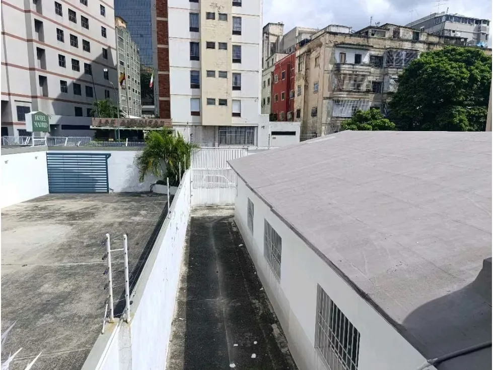 Casa en Alquiler en Bello Monte 270 mts2 - 23