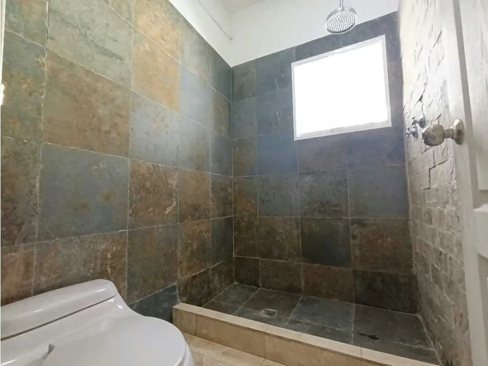 Casa en Alquiler en Bello Monte 270 mts2 - 10