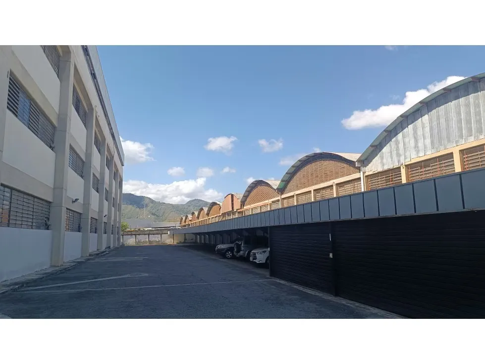 se vende locales en edificio industrial 1050m2 Guatire 9661 - 3