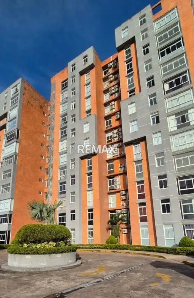 En ALQUILER Apartamento Residencias La O. Av. 19 de Abril. .