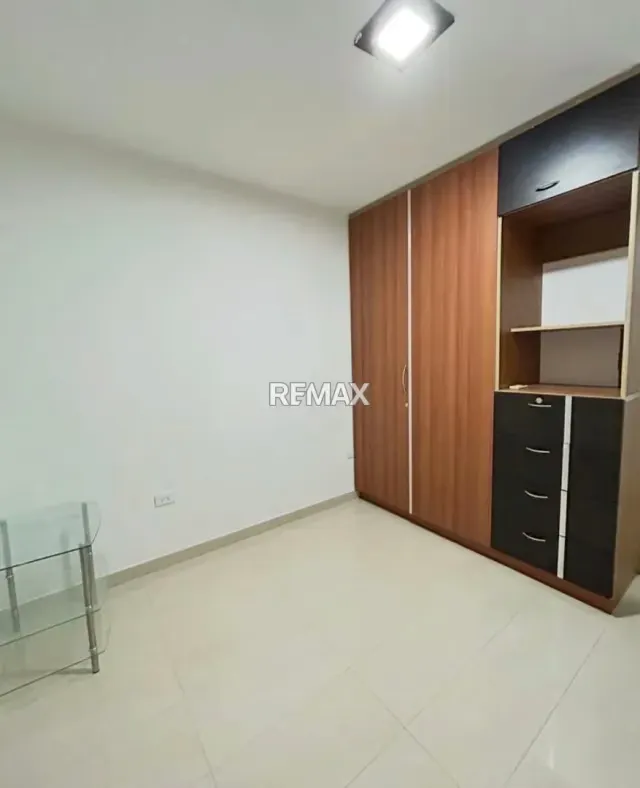 En ALQUILER Apartamento Residencias La O. Av. 19 de Abril. . - 5