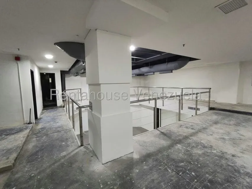 Local Comercial en Alquiler en Macaracuay, Distrito Metropolitano - 11