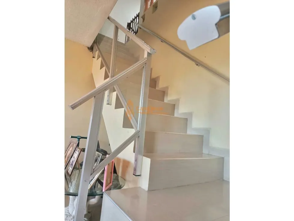 CASA VERSATIL EN LA ESMERALDA, 800m, 3 NIVELES, CON TERRAZA - 8