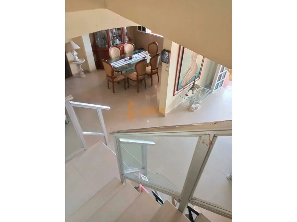 CASA VERSATIL EN LA ESMERALDA, 800m, 3 NIVELES, CON TERRAZA - 9