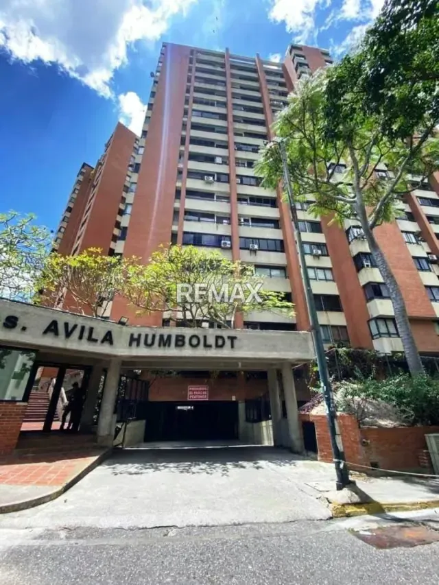 APARTAMENTO EN VENTA - URB. LOMAS DEL AVILA