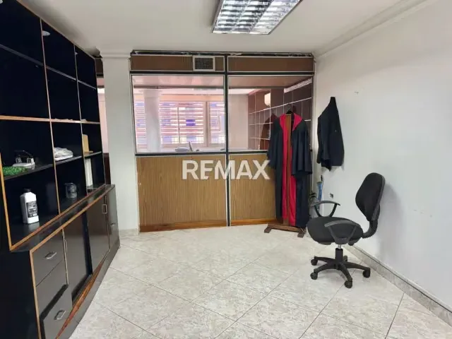 Oficina Edificio PARAMILLO, Piso 1. 5ta Avenida con Calle 13. - 4