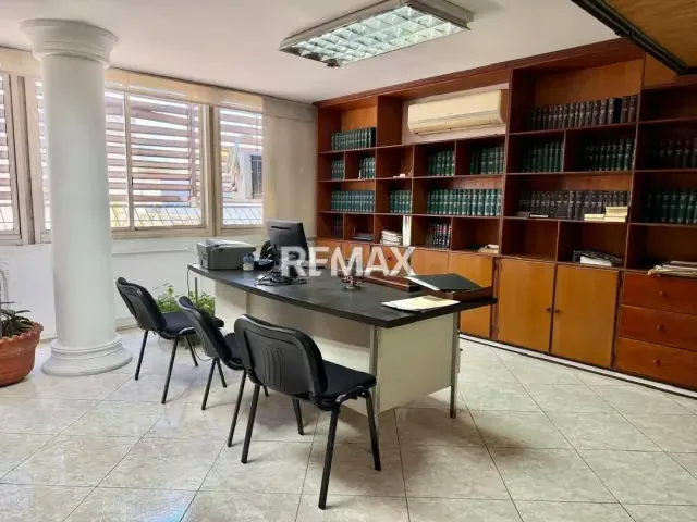 Oficina Edificio PARAMILLO, Piso 1. 5ta Avenida con Calle 13. - 6