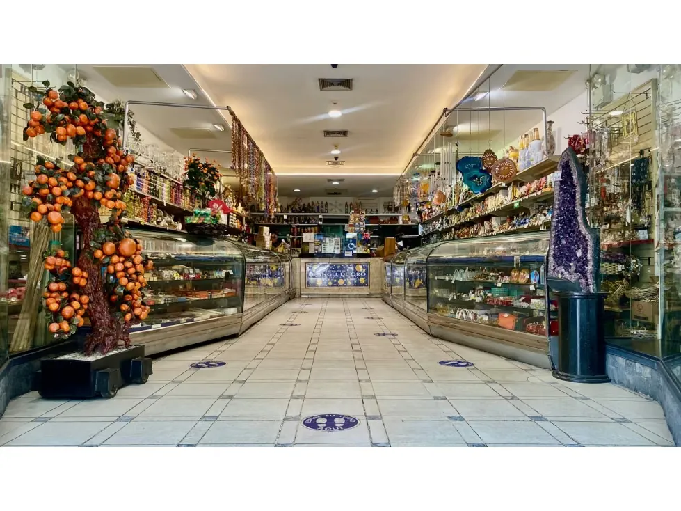 Vendo/alquilo local comercial 446m2 Av. Baralt 5570 - 2