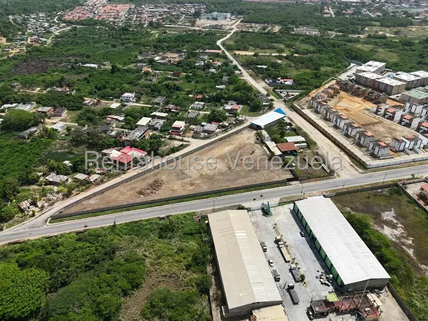Terreno (Comercial) en Venta en La Costanera, Miranda - 3