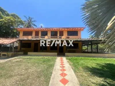 En Venta Terreno De 5038 M2 Con Hermosa Casa En Granjas El Tuque