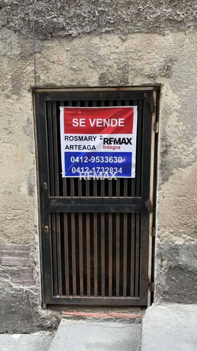 Tu Proyecto, Tus Reglas: Casa en Obra Gris en Catia Lista para Transformarse en tu Hogar Ideal