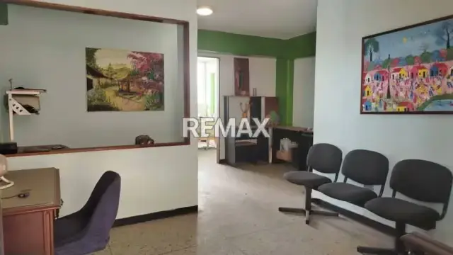 EN VENTA OFICINA EN EL CENTRO DE LA CIUDAD
