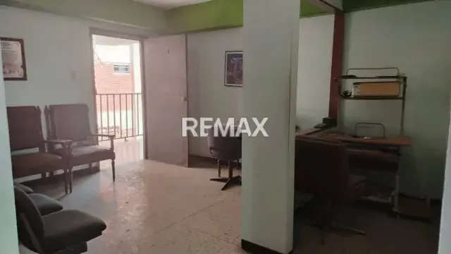 EN VENTA OFICINA EN EL CENTRO DE LA CIUDAD - 3