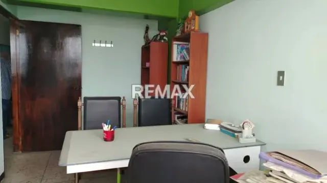 EN VENTA OFICINA EN EL CENTRO DE LA CIUDAD - 4
