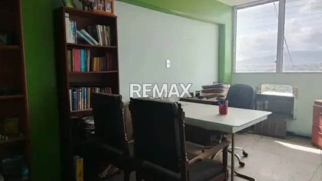 EN VENTA OFICINA EN EL CENTRO DE LA CIUDAD - 5