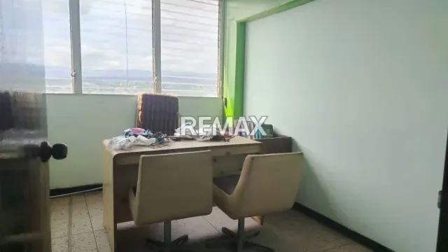 EN VENTA OFICINA EN EL CENTRO DE LA CIUDAD - 6