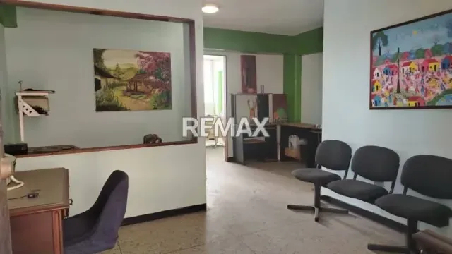 EN VENTA OFICINA EN EL CENTRO DE LA CIUDAD - 9