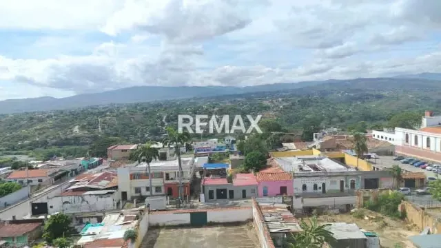 EN VENTA OFICINA EN EL CENTRO DE LA CIUDAD - 10