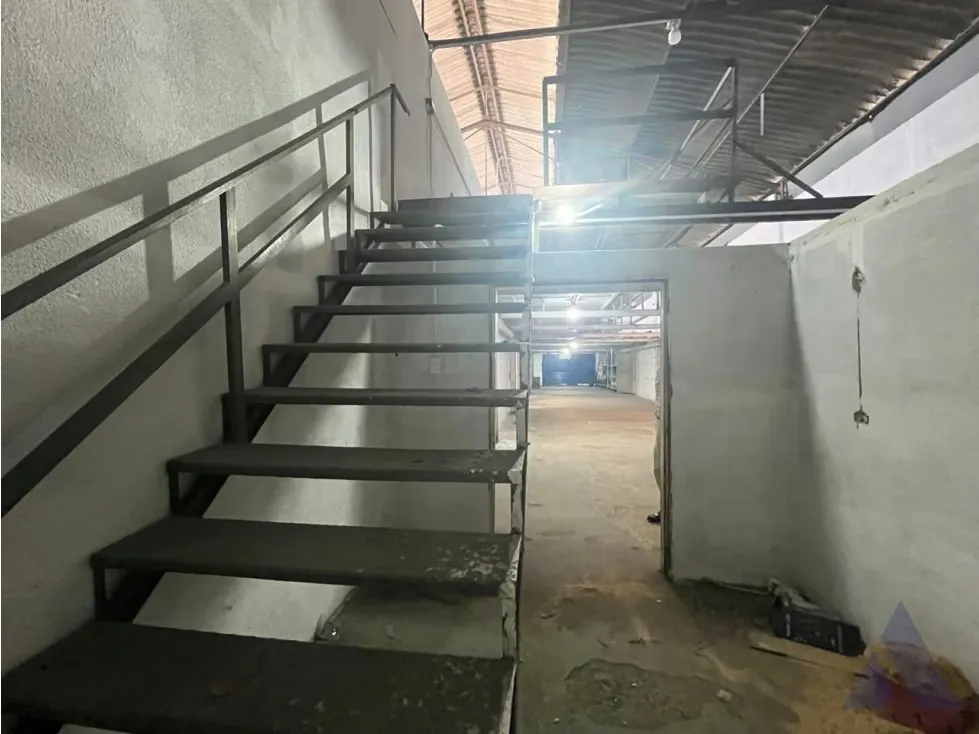 Alquilo galpon 612m2 Boleita 5896 - 7