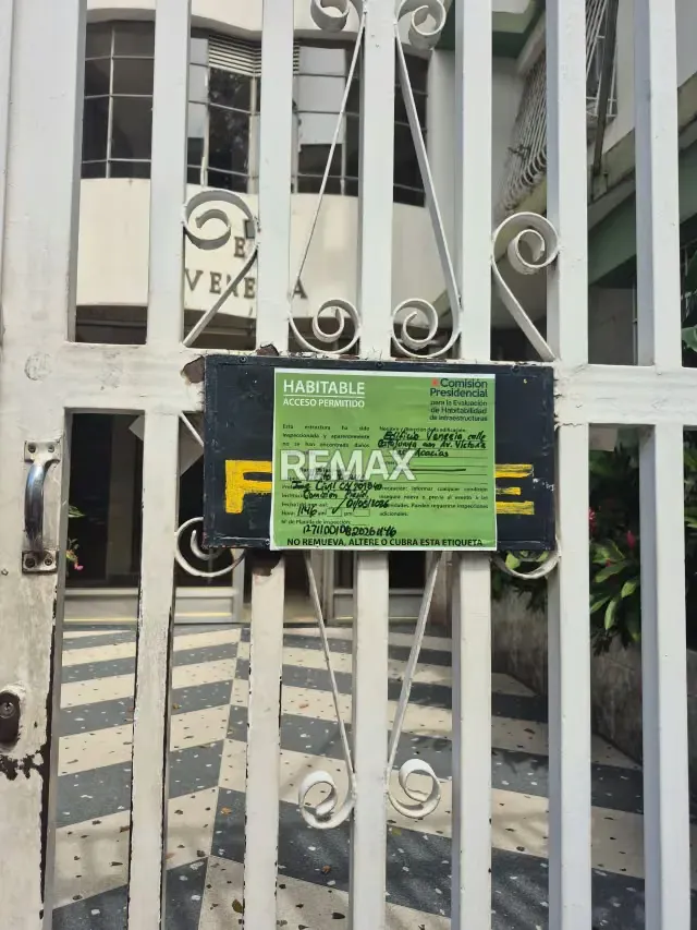 SE VENDE HERMOSO APARTAMENTO REMODELADO PISO 4 AVENIDA VICTORIA LAS ACACIAS. ETIQUETA VERDE. - 2