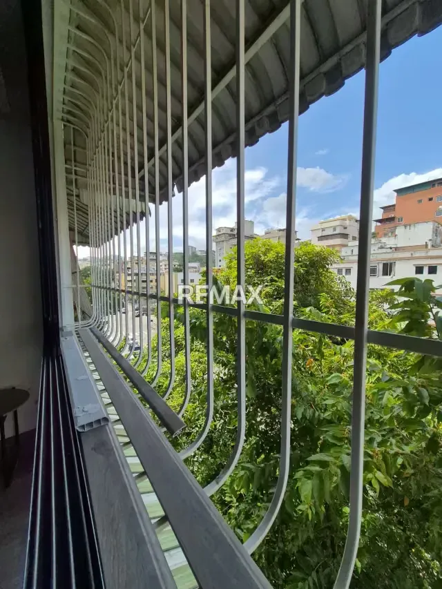 SE VENDE HERMOSO APARTAMENTO REMODELADO PISO 4 AVENIDA VICTORIA LAS ACACIAS. ETIQUETA VERDE. - 10