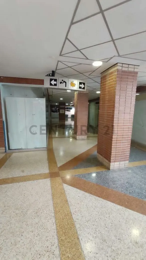 Local en Centro Comercial Boleita Center 1300 Mts2 más 200 Mts2 Terraza, - 9