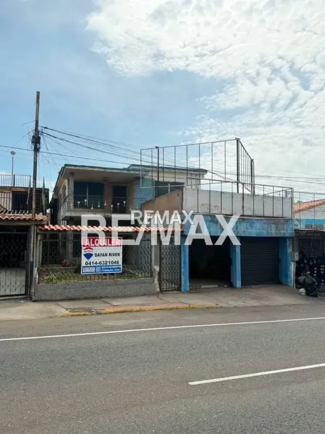 Casa Comercial en Alquiler Av. La Limpia