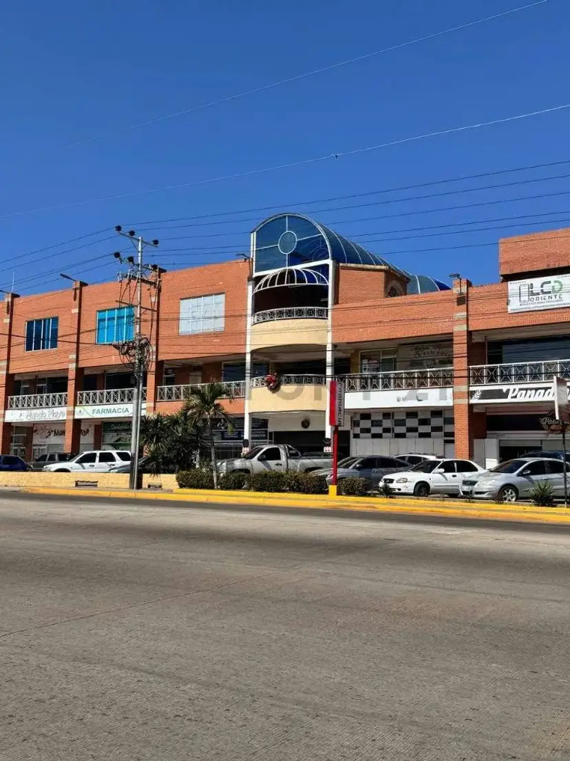 En venta local comercial ubicado en el centro comercial camino real
