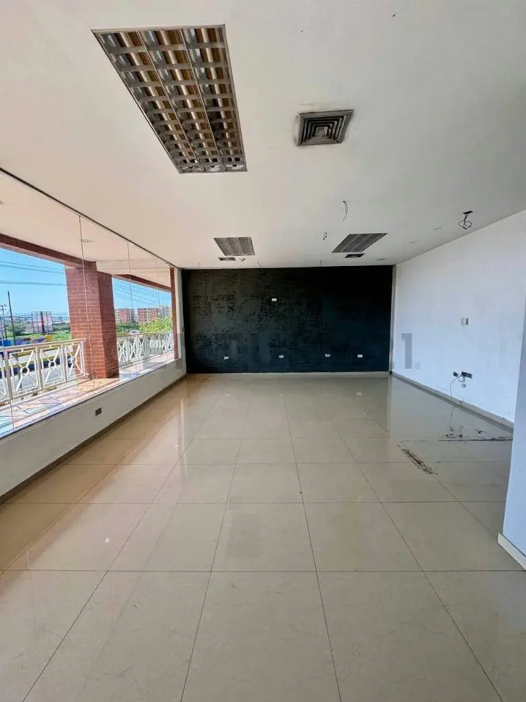 En venta local comercial ubicado en el centro comercial camino real - 5