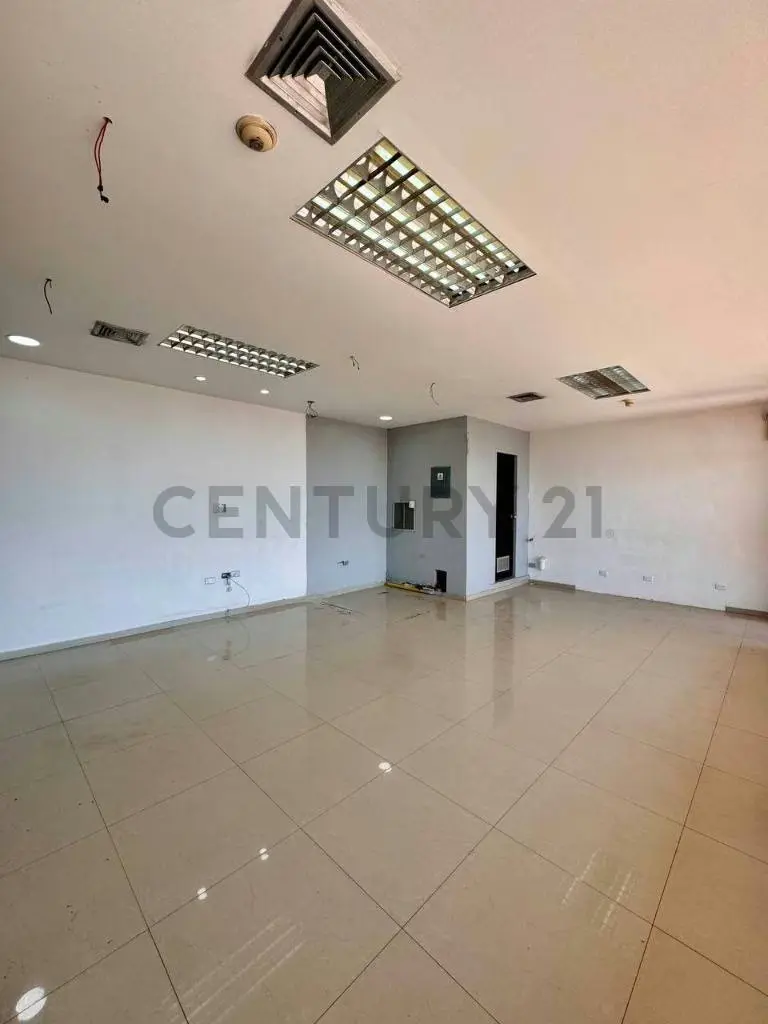 En venta local comercial ubicado en el centro comercial camino real - 7