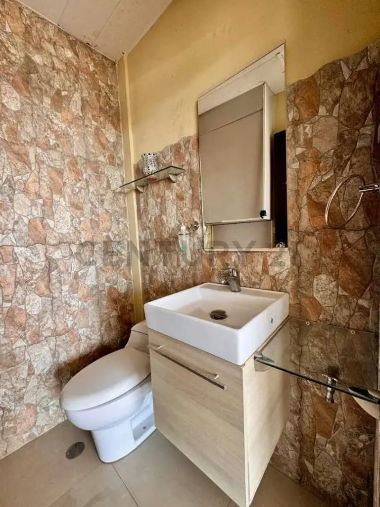 En venta local comercial ubicado en el centro comercial camino real - 8